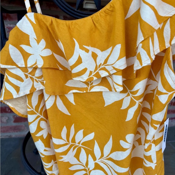 NWT One-Shoulder Floral Ruffle Top - Picture 4 of 4